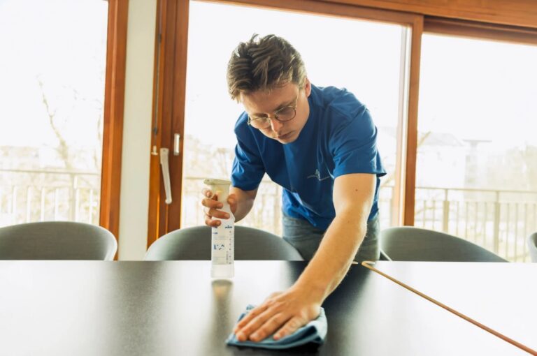 Rengøring af mødelokale udført af Aarhus Rengøringsselskab